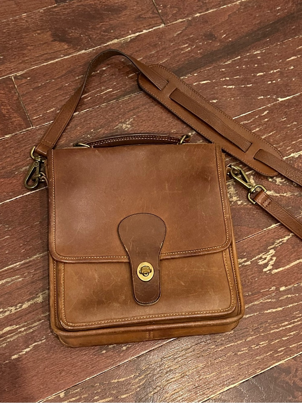 Vintage Coach Station Bag in British Tan